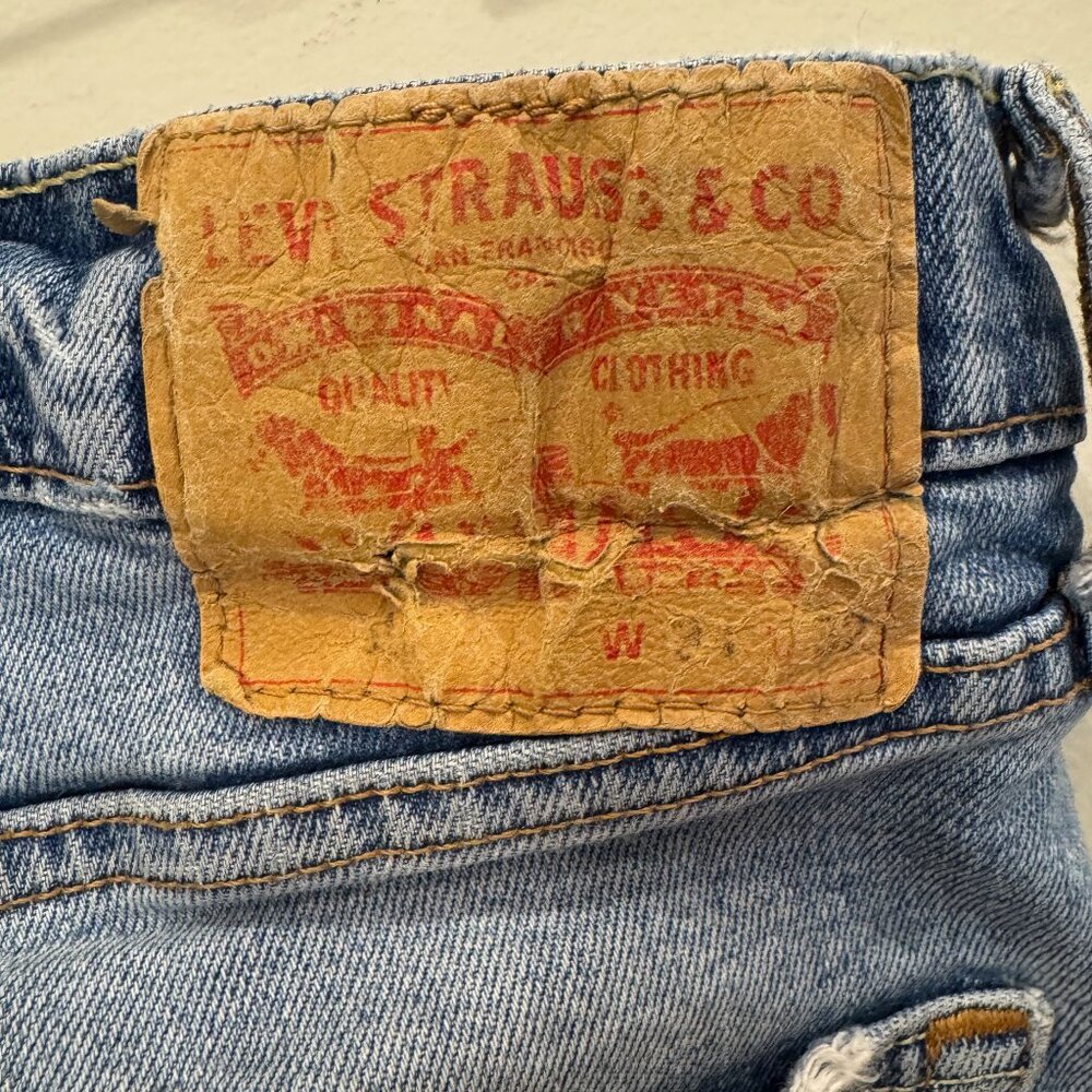 Levi’s W33 Light Wash Distressed Straight Leg Jeans – Raw Hem – Vintage Fade